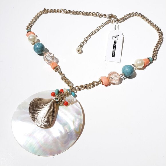 New Direction Shell Medallion Necklace NWT - Picture 1 of 5